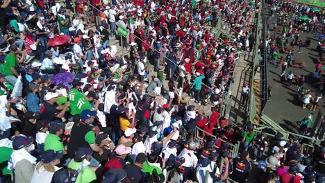 Menschenmenge,-Fans,-Zuschauer-Jubeln-Ihrem-Lieblingsfahrer-Sergio-Checo-Perez-Beim-Formel-1-GP-Grand-Prix-In-Mexiko-Stadt-Zu