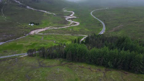 Panning-drone-shot-reveals-tress-and-mountains-in-cloudy-conditions