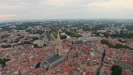 Rising-drone-shot-of-Carre-sainte-anne-church-Montpellier