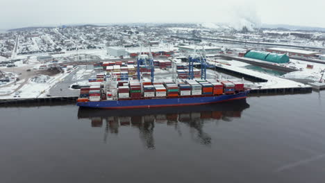 Large-container-ship-docked-in-the-Port-of-Saint-John-on-a-snowy,-winter-day