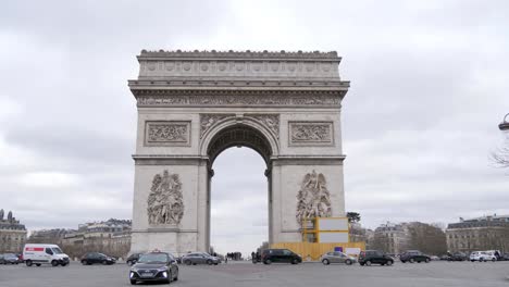 A-fixed-shot-of-the-Arc-De-Triomphe-with-cars-going-past-on-a-cloudy-day