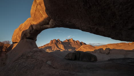 Color-Changing-Timelapse-From-Day-To-Evening-of-The-Bridge-In-Spitzkoppe,-Namibia-Southern-Africa