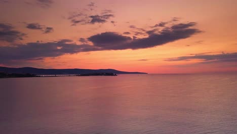 Sonnenuntergang-Morgen-Ozean-Dunkel-Strand-Aussicht-Wolken-Goldene-Stunde