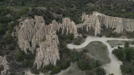 Pan-across-fantasy-tourism-landscape-of-eroded-sandstone-hoodoos