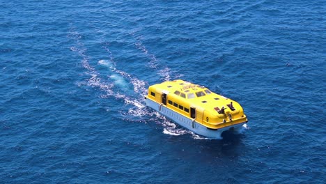 Rettungsboot-Rettungsmission-Bei-Seeübung-|-Rettungsbootkommandant-Und-Offizier-Im-Rettungsboot-Bei-Einer-Rettungsmissionsübung-Mitten-Im-Karibischen-Ozean-|-Rettungsboot-Eines-Kreuzfahrtschiffes-Auf-Rettung-Mitten-Im-Ozean