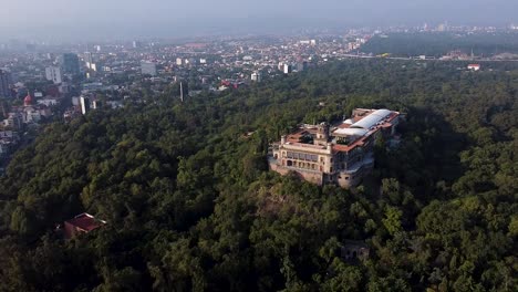 Castle-of-Mexico-city-rounded-by-national-forest-of-Chapultepec-on-the-day