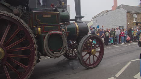 Locals-And-Tourists-Watch-The-Steam-powered-Road-Locomotive-With-Trailer-Parade-In-The-Street-Of-Camborne-In-UK