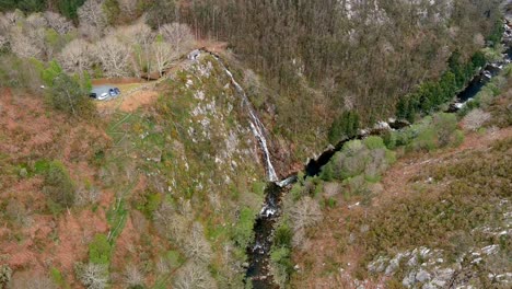 Aerial-drone-shot-of-water-falling-into-the-Sor-River-at-the-viewpoint-of-Aguas-Caídas,-Manón,-Lugo,-Galicia,-Spain-during-daytime