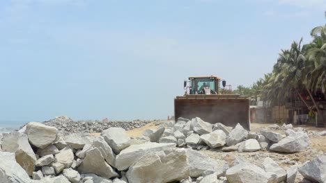 Loader-Tractor-on-the-construction-of-sea-defence