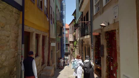 Narrow-Alley-in-Porto-Filled-with-Tourists