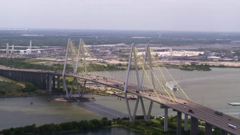 Einspielung-Der-Fred-Hartman-Brücke-In-Baytown,-Texas