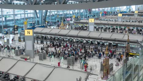 Timelapse-inside-the-airport-departure-terminal-Suvannabhumi-Airport-with-many-passenger-while-reopening-country