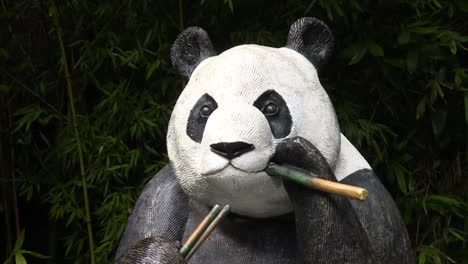 Horizontal-video-of-an-Incredible-Panda-sculpture