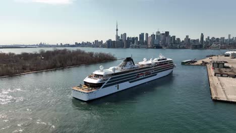 Crucero-Viking-Octantis-En-Toronto-Ontario-29-De-Abril-De-2022
