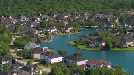 Aerial-of-affluent-homes-in-Houston