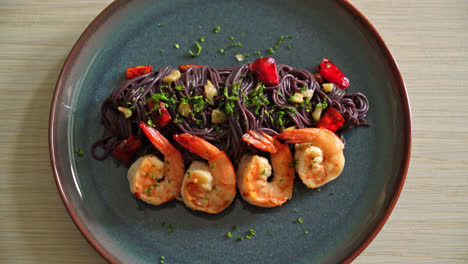 stir-fried-black-spaghetti-with-garlic-and-shrimps