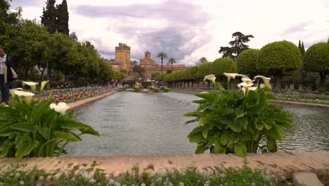 Static-view-inside-Alcázar-Gardens-in-Córdoba,-Spain