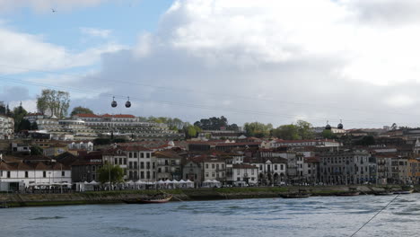 Gaia-Cable-car-over-the-roofs-of-city-of-Porto