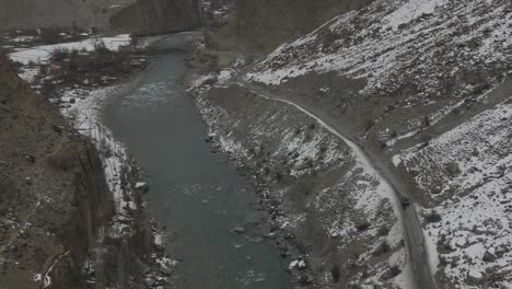 Lago-Attabad-En-Las-Montañas-De-La-Gama-Karakorum-Gojal-Hunza
