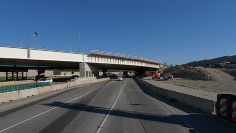 Fahren-Auf-Der-Tri-State-Mautstraße-I294,-Straßenbauarbeiten,-Langsamer-Verkehr-Zur-Hauptverkehrszeit-In-Der-Nähe-Einer-Brücke