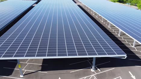 Paneles-Solares-Instalados-En-Un-Estacionamiento-Corporativo,-Chase-Bank,-Columbus,-Ohio