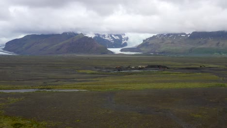 Plano-General-Del-Glaciar-De-Islandia-Con-Nubes-Y-Video-De-Drones-Subiendo