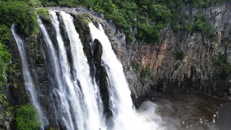 Drohnenaufnahmen-Der-Niagarafälle-Auf-Der-Insel-La-Réunion