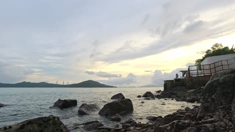 4K-Time-lapse-of-sunset-at-coast-of-Hong-Kong,-Abeerden