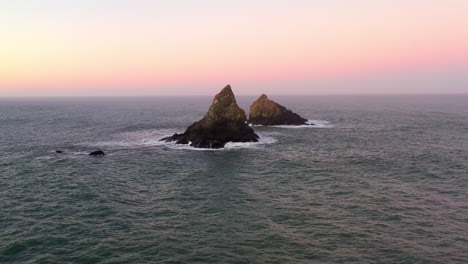 Meeresstapel-Bei-Sonnenaufgang-In-Der-Nähe-Von-Brookings,-Küste-Von-Oregon