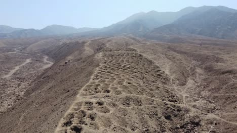 Drohnenaufnahmen-Einer-Archäologischen-Stätte-In-Pisco,-Peru