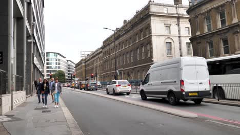 City-of-London-England-September-2022-establishing-shot-of-central-london-with-pedestrians-and-traffic