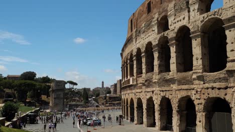 Interior-wall-of-Colosseum-and-the-Arch-of-Constantine