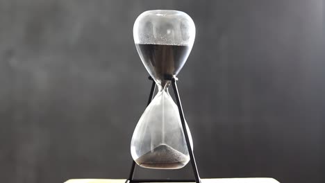 Hourglass,-regulated-flow-of-a-substance-from-the-upper-bulb-to-the-lower-one