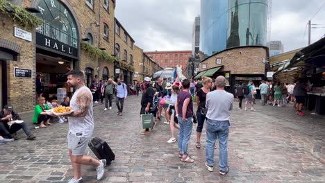 Street-view-of-historic-Camden-Town-at-the-Stables-with-visitors-exploring-the-market---London,-United-Kingdom