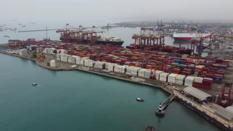 Drohnen-Zeitraffervideo-Eines-Seehafens-In-Callao,-Lima,-Peru