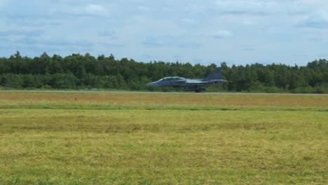 Saab-Jas-39-Gripen-Rodando-En-Baltic-Airshow-2022-En-Julio