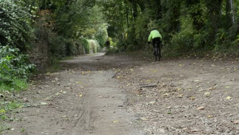 Cyclist-on-a-country-lane