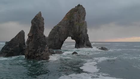 Crohy-Head-In-Donegal-Irland-Ozeanwellen-Auf-Felsen