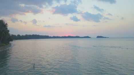Sonnenuntergang-Am-Strand-An-Der-Küste-Von-Thailand