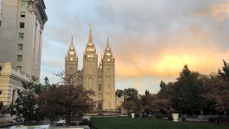 Hermoso-Amanecer-En-Salt-Lake-City-Con-Vistas-Al-Templo-Mormón