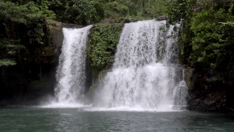 Zeitlupen-Dschungelwasserfall-In-Thailand