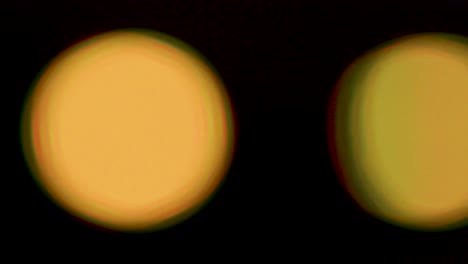 Gelbe-Verwischende-Lichter-Abstraktes-Kreisförmiges-Bokeh-Auf-Schwarzem-Hintergrundvideo