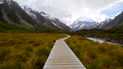 HIking-Path-looking-at-Mount-Cook-New-Zealand