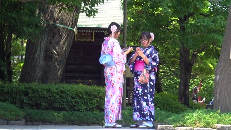 Womans-wearing-traditional-japanese-kimono-and-taking-a-selfie