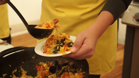 SLOWMO---Chef-preparing-prawns,-shrimps,-mussels,-rice-and-tomatoes-traditional-asian-dish