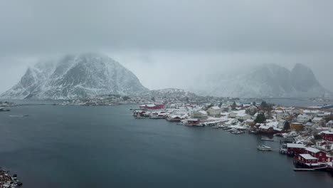 Reine-is-a-fishing-village-and-the-administrative-centre-of-the-municipality-of-Moskenes-in-Nordland-county,-Norway