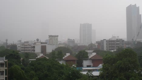 Time-lapse-of-the-rain-Bangkok-Cityscape