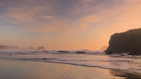 Hazy-winter-sunset-at-the-Oregon-Coast-at-Face-Rock-State-Park-in-Bandon