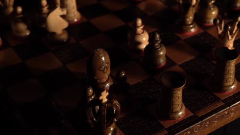 Schach-Matte-Szene,-Von-Der-Höhe-Auf-Die-Tiefe-Vergrößert