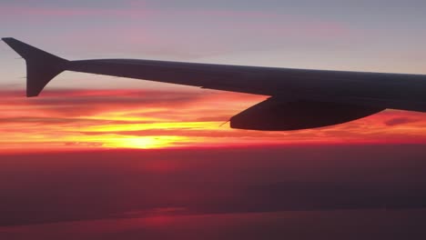 Toller-Sonnenaufgang-Aus-Einem-Flugzeug